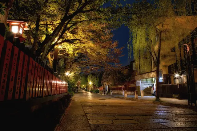 Gion Shirakawa at night